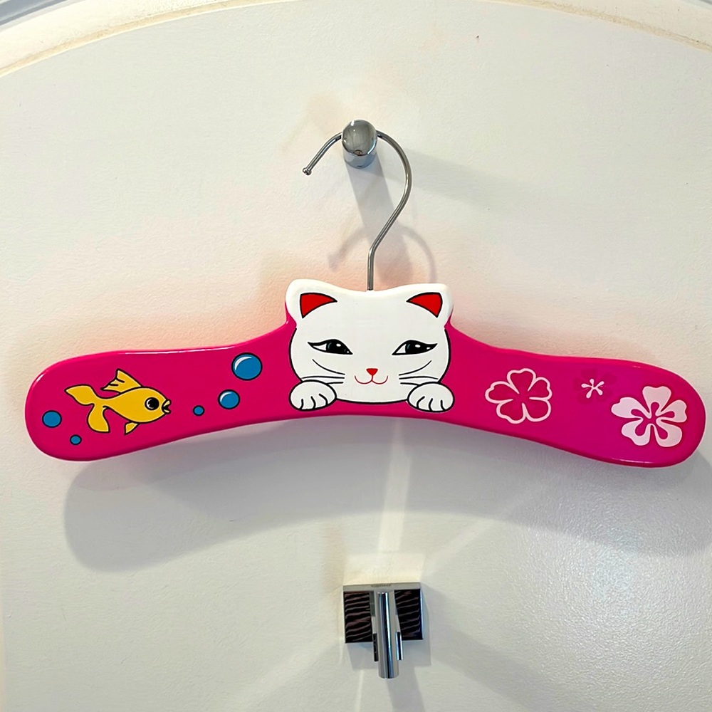 Kidorable pink kitten wooden hanger